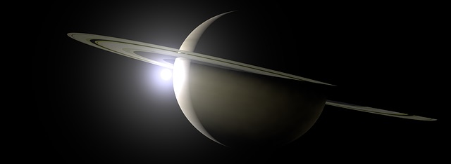 Licht hinter dem Saturn
