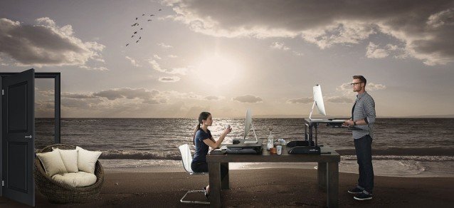 Luzider Traum - Schreibtisch am Strand